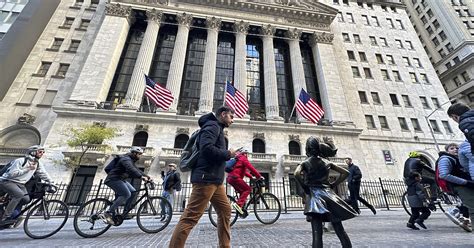 Ticker: Wall Street rallies and adds to its strong gains in November
